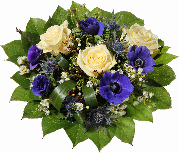 Blumenstrauß 3 cremefarbene Rosen, 5 blaue Anemonen, Waxflower, blaue Zierdisteln, verschiedenes Beiwerk.